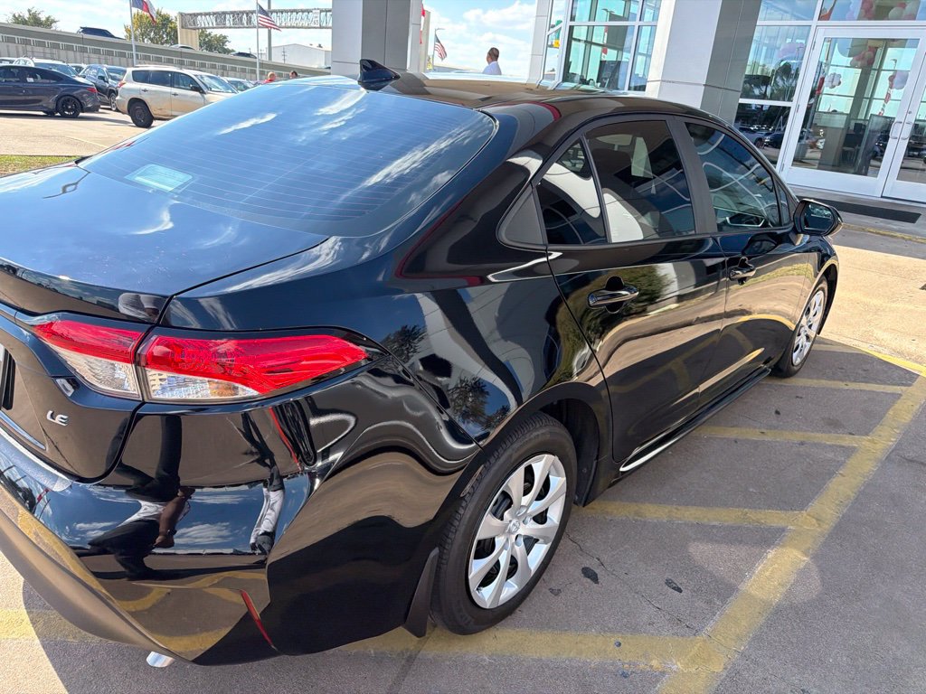 Used 2025 Toyota Corolla LE FWD image 2