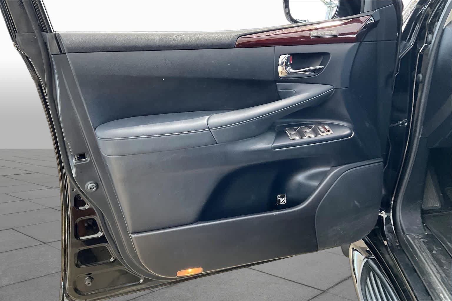 Used 2015 Lexus LX 570 4WD image 22