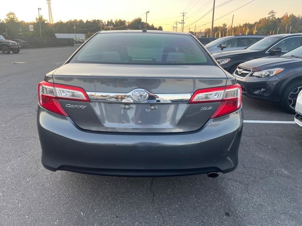 Used 2012 Toyota Camry XLE w/ Leather Pkg FWD image 5