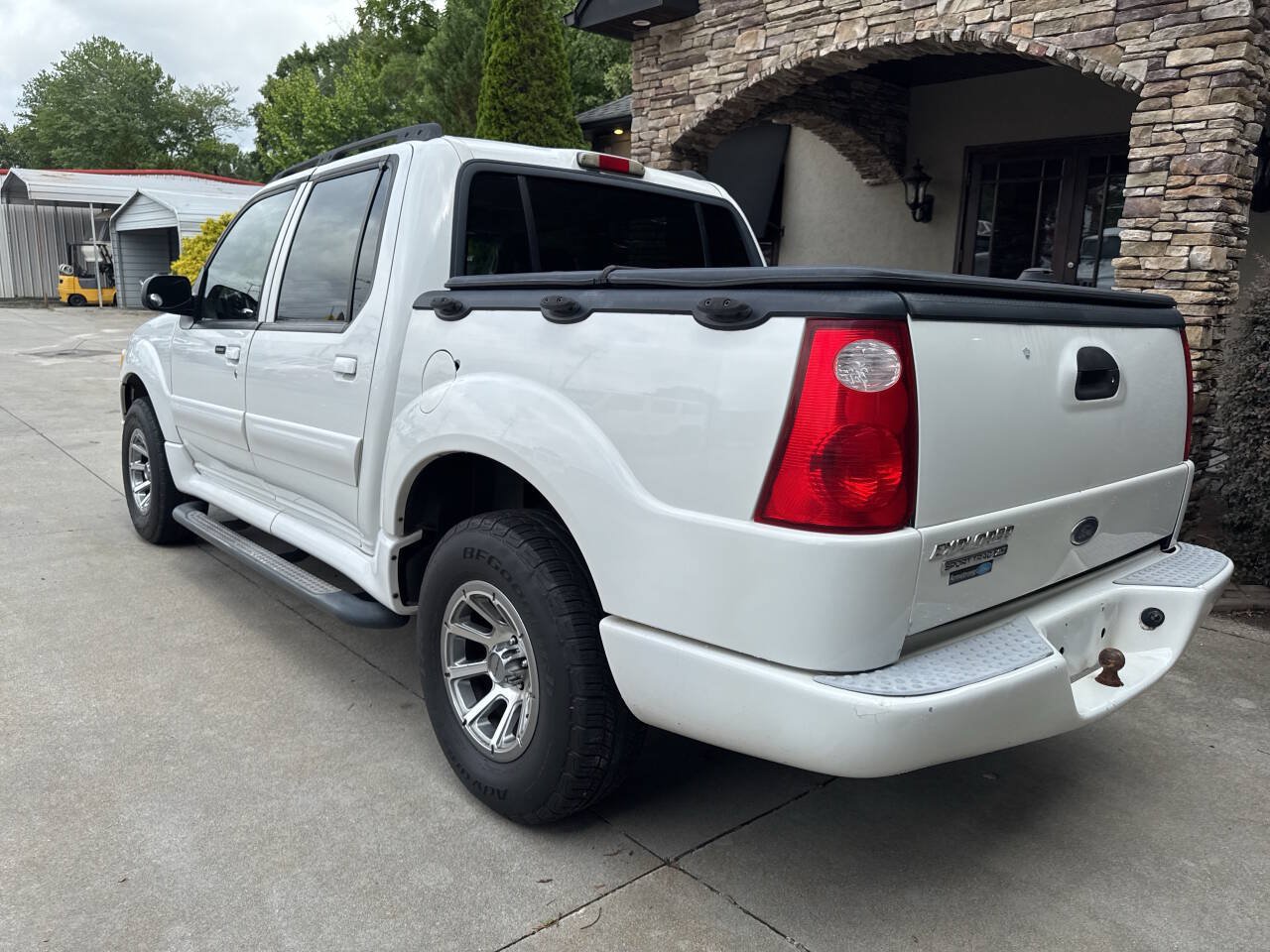 Used 2005 Ford Explorer Sport Trac XLT AWD/4WD image 3