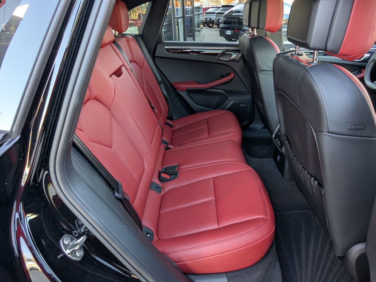 Used 2025 Porsche Macan image 24