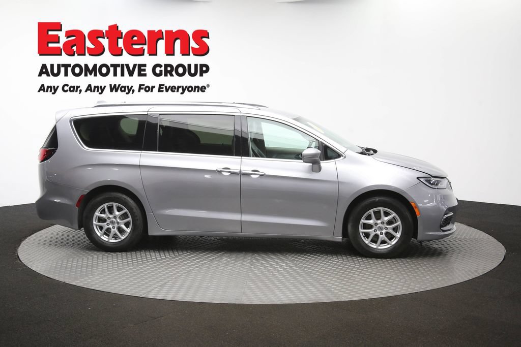 Used 2021 Chrysler Pacifica Touring-L FWD image 48