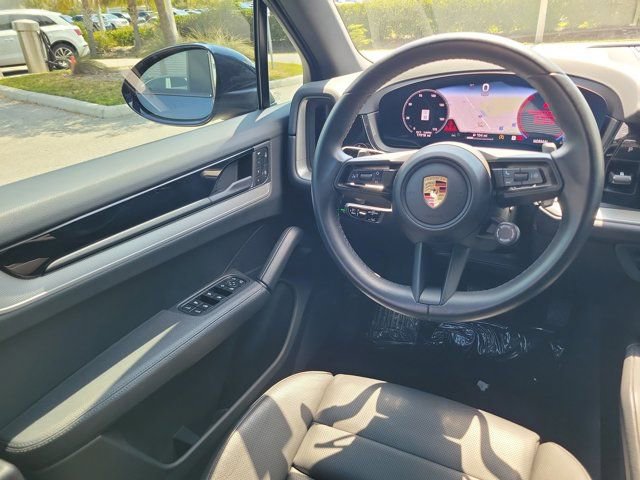 Used 2024 Porsche Cayenne AWD/4WD image 15