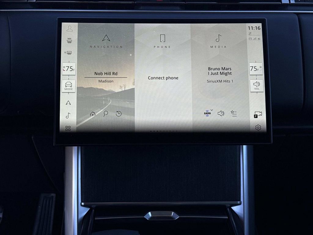 New 2025 Land Rover Range Rover SE image 32