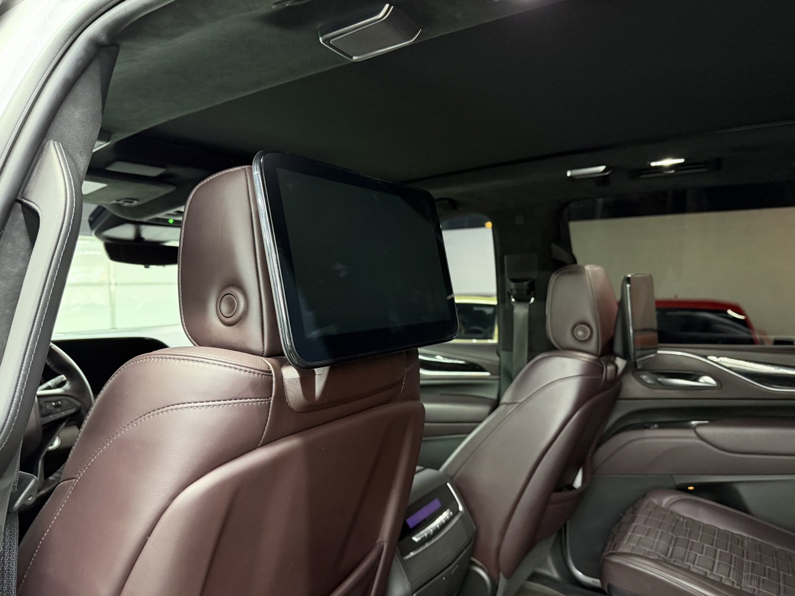 Used 2023 Cadillac Escalade Sport Platinum w/ LPO, ONYX Package image 19