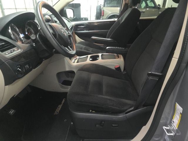 Used 2016 Dodge Grand Caravan SXT FWD image 12