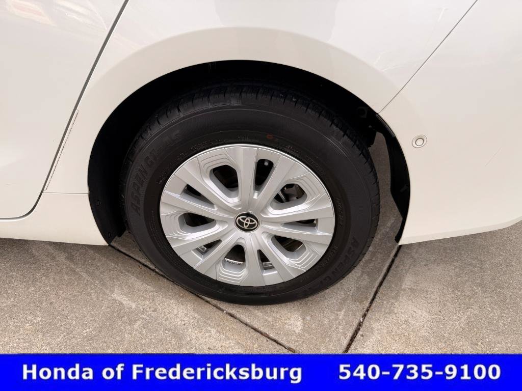 Used 2019 Toyota Prius LE w/ Carpet Mat Package image 11