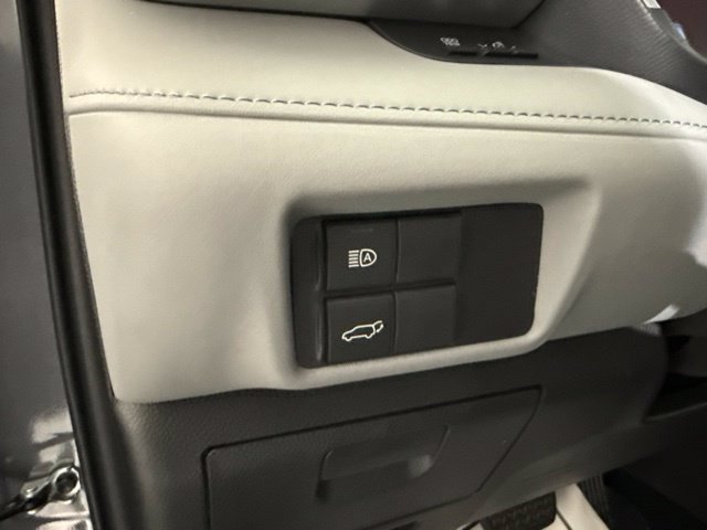 Used 2022 Toyota Highlander XLE AWD/4WD image 23