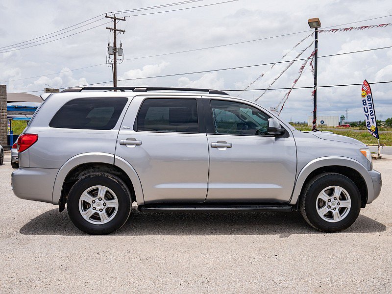 Used 2017 Toyota Sequoia SR5 w/ Premium Package RWD image 4