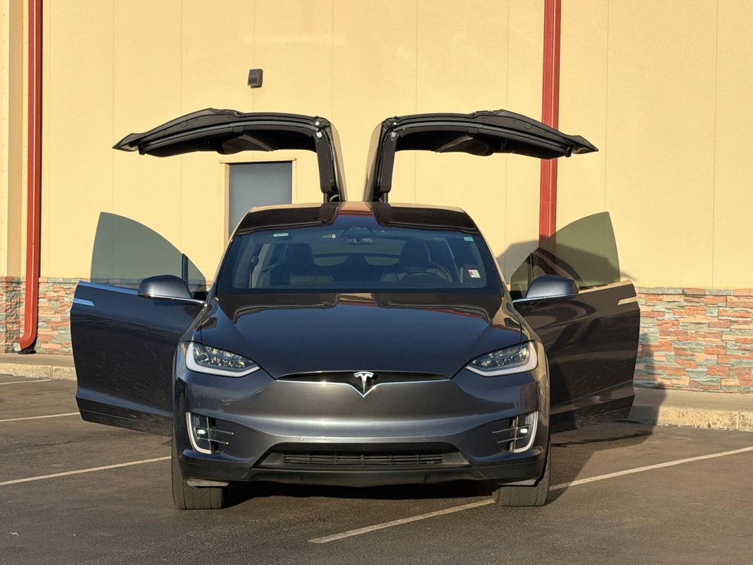 Used 2020 Tesla Model X image 22