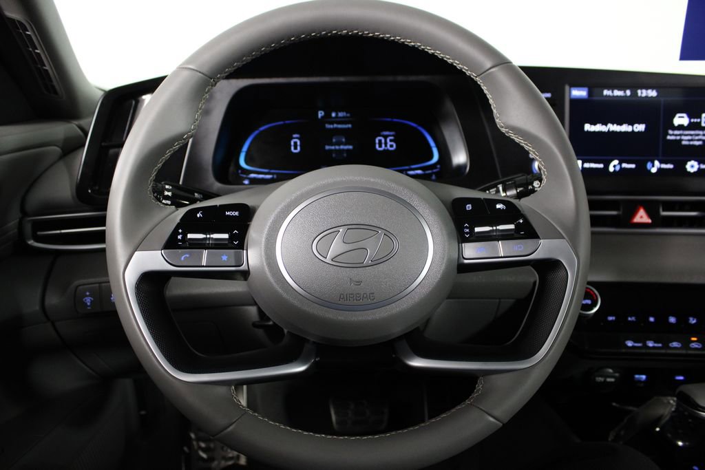 Certified 2025 Hyundai Elantra Sport image 23