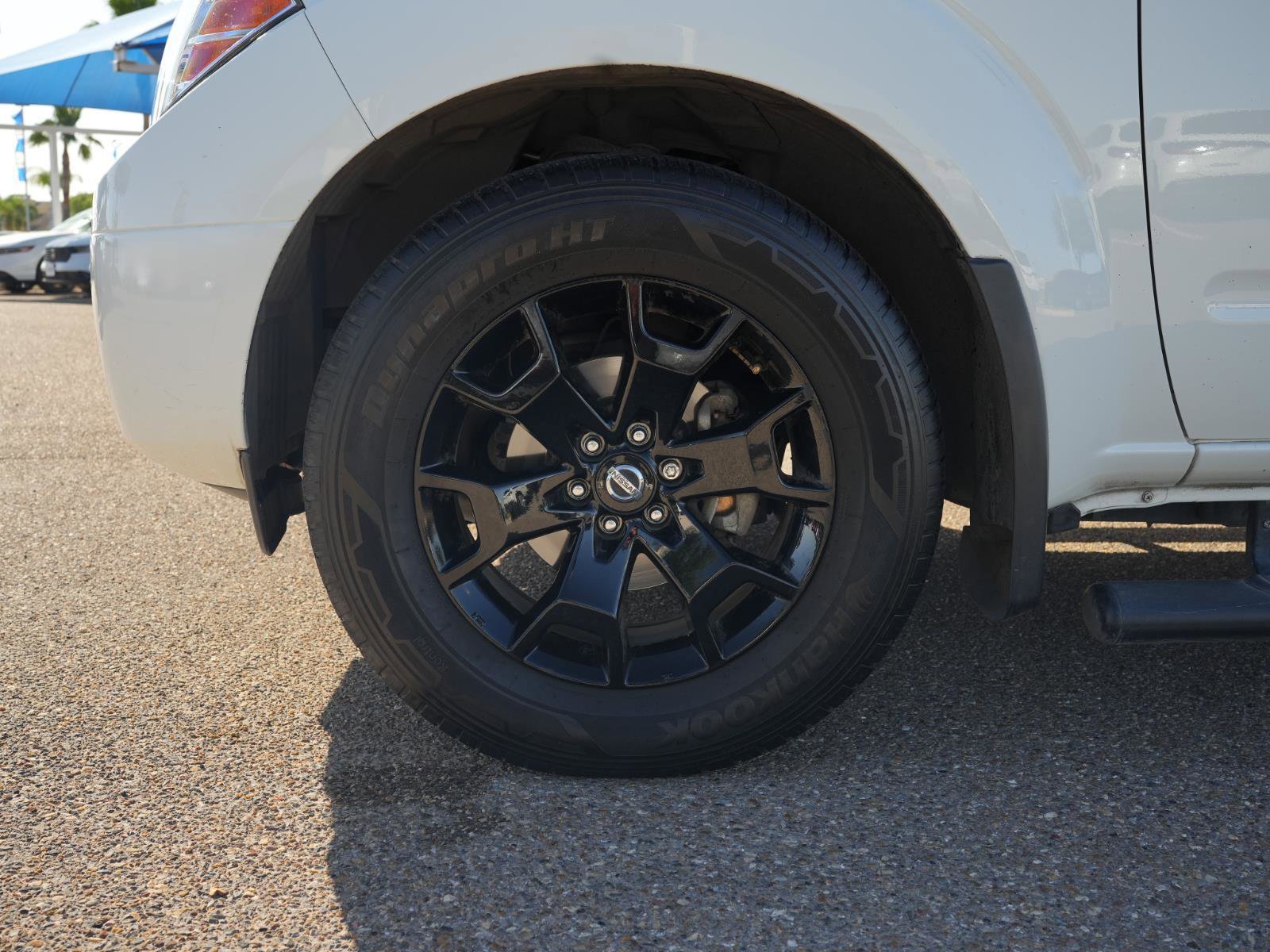 Used 2021 Nissan Frontier SV w/ Midnight Edition Floor Mats image 11