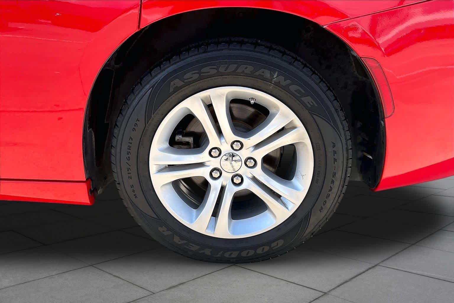 Used 2022 Dodge Charger SXT RWD image 10