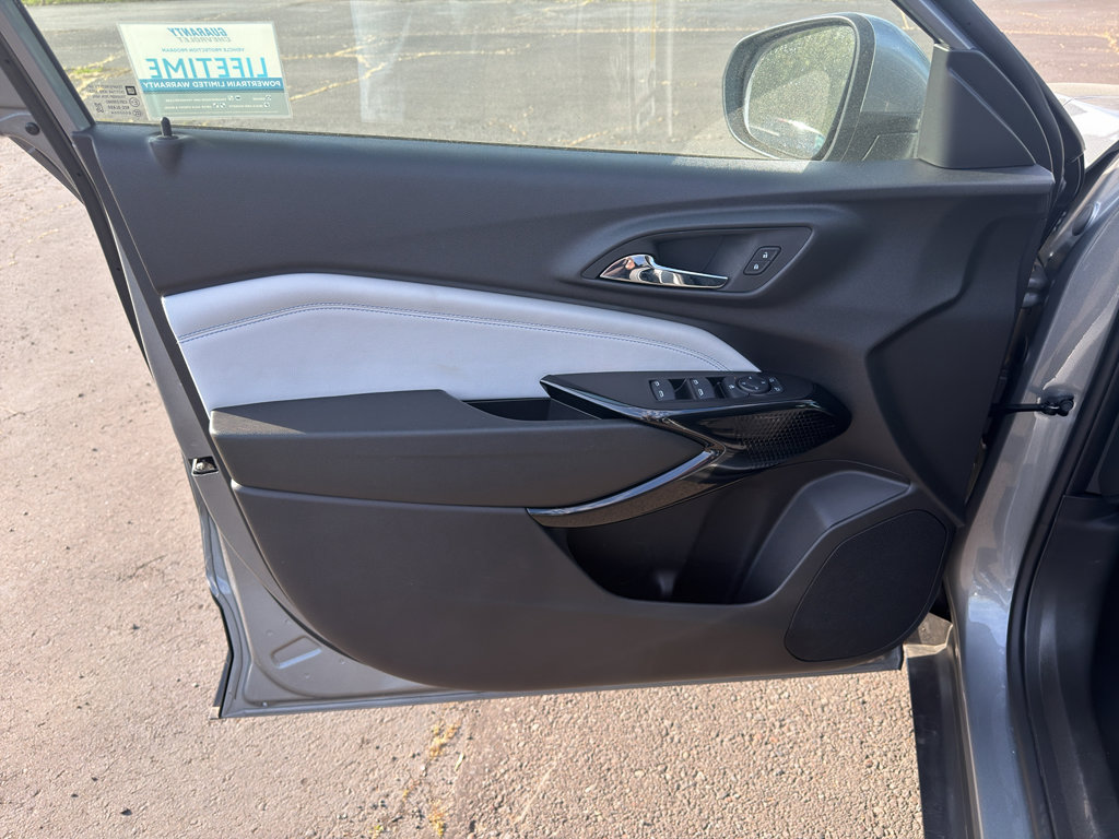 New 2025 Chevrolet Trax LT FWD image 17