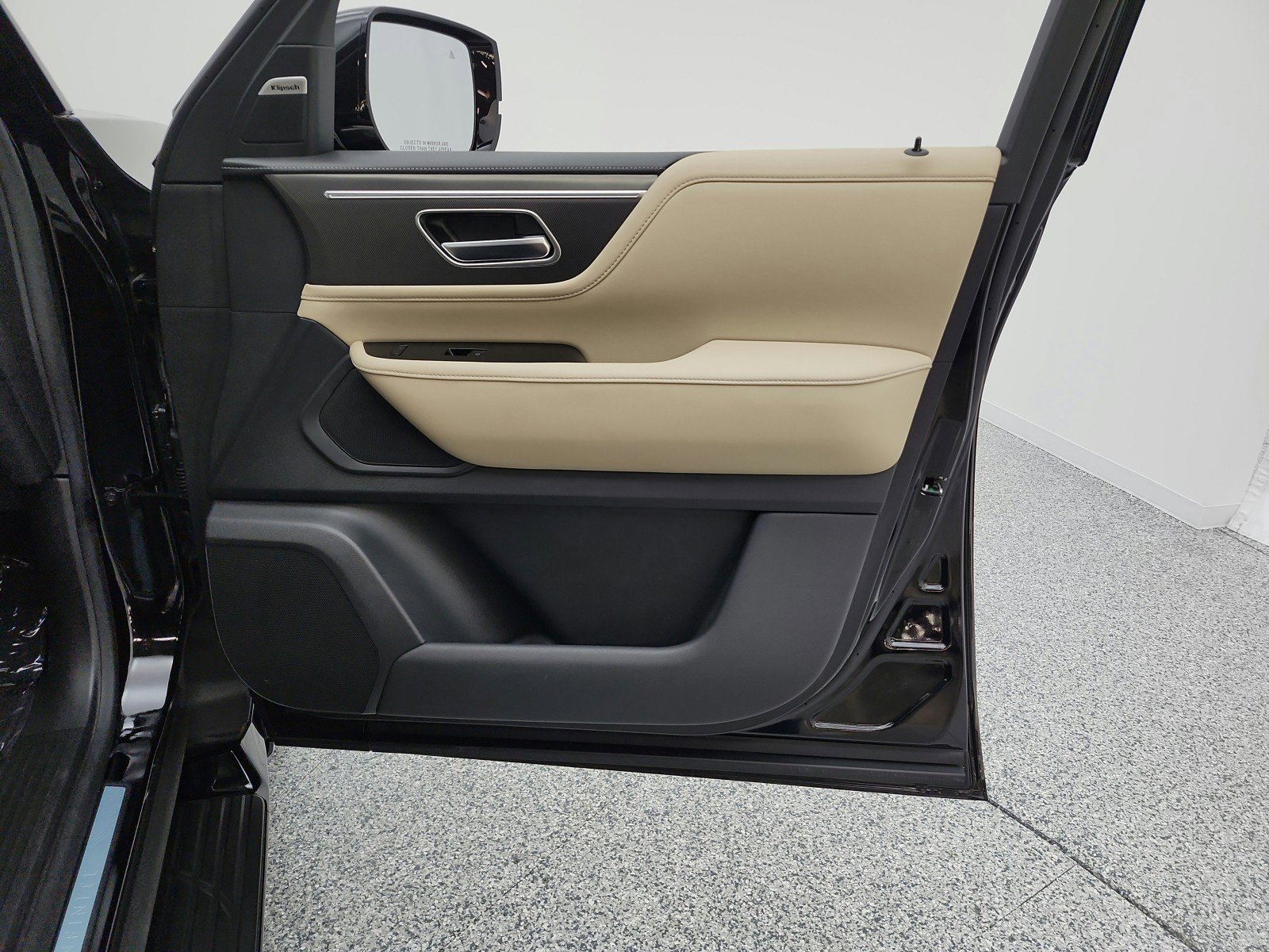 Used 2026 INFINITI QX80 Pure w/ Cargo Package image 19