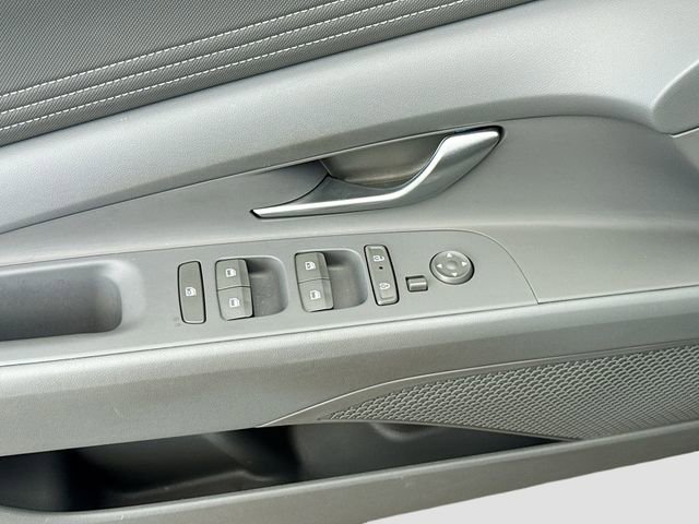 Certified 2025 Hyundai Elantra Sport FWD image 17