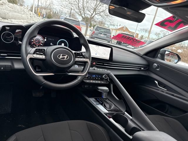 Certified 2025 Hyundai Elantra SEL w/ Cargo Package image 36