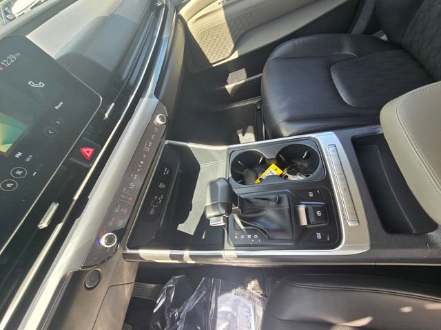 Used 2025 Kia Carnival FWD image 34