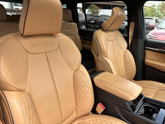 Used 2024 Jeep Grand Cherokee L Summit AWD/4WD image 11