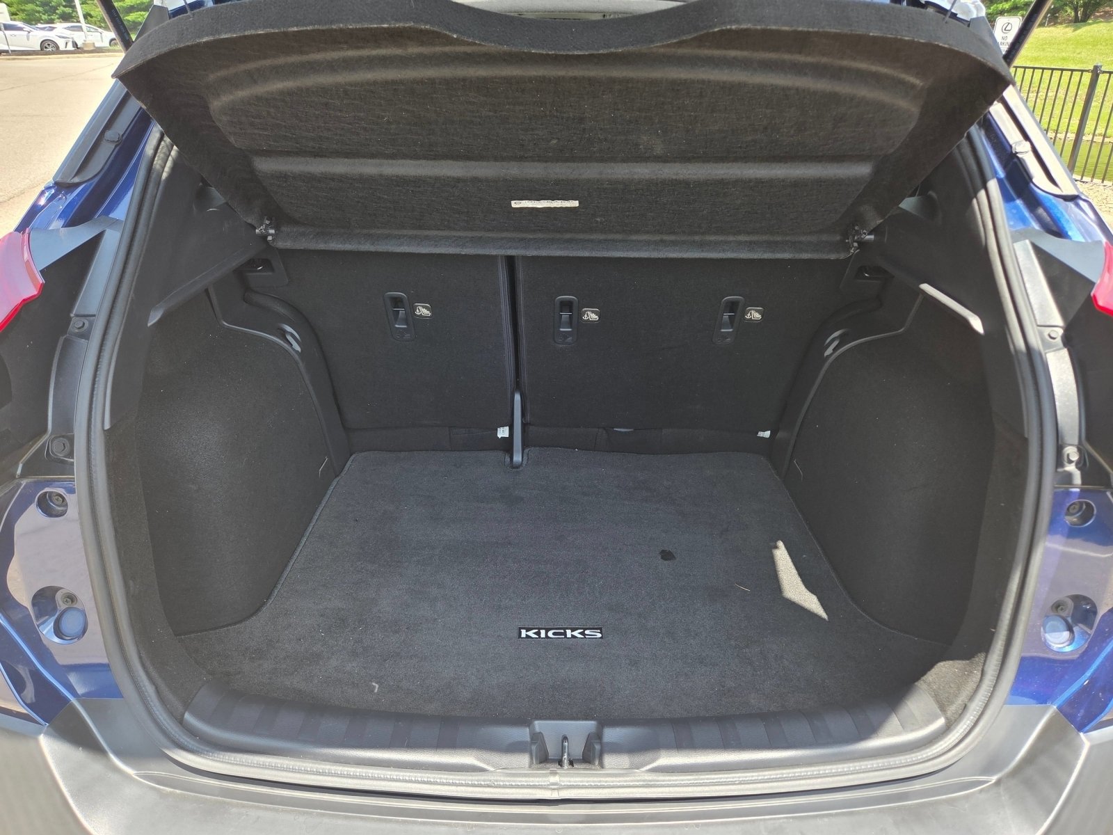 Used 2020 Nissan Kicks SR FWD image 27