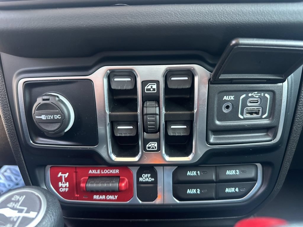 Used 2024 Jeep Gladiator Mojave w/ Technology Group AWD/4WD image 24