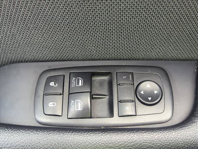Used 2016 Dodge Challenger SXT RWD image 10
