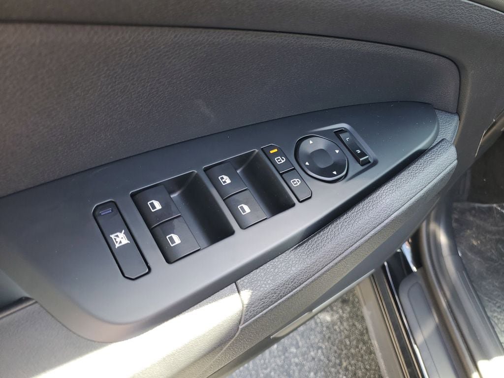 New 2026 Kia Sportage LX FWD image 9