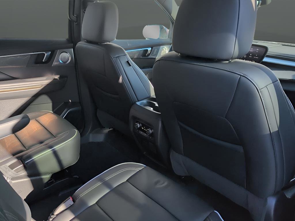 Used 2025 Buick Enclave Avenir w/ Super Cruise Package image 16