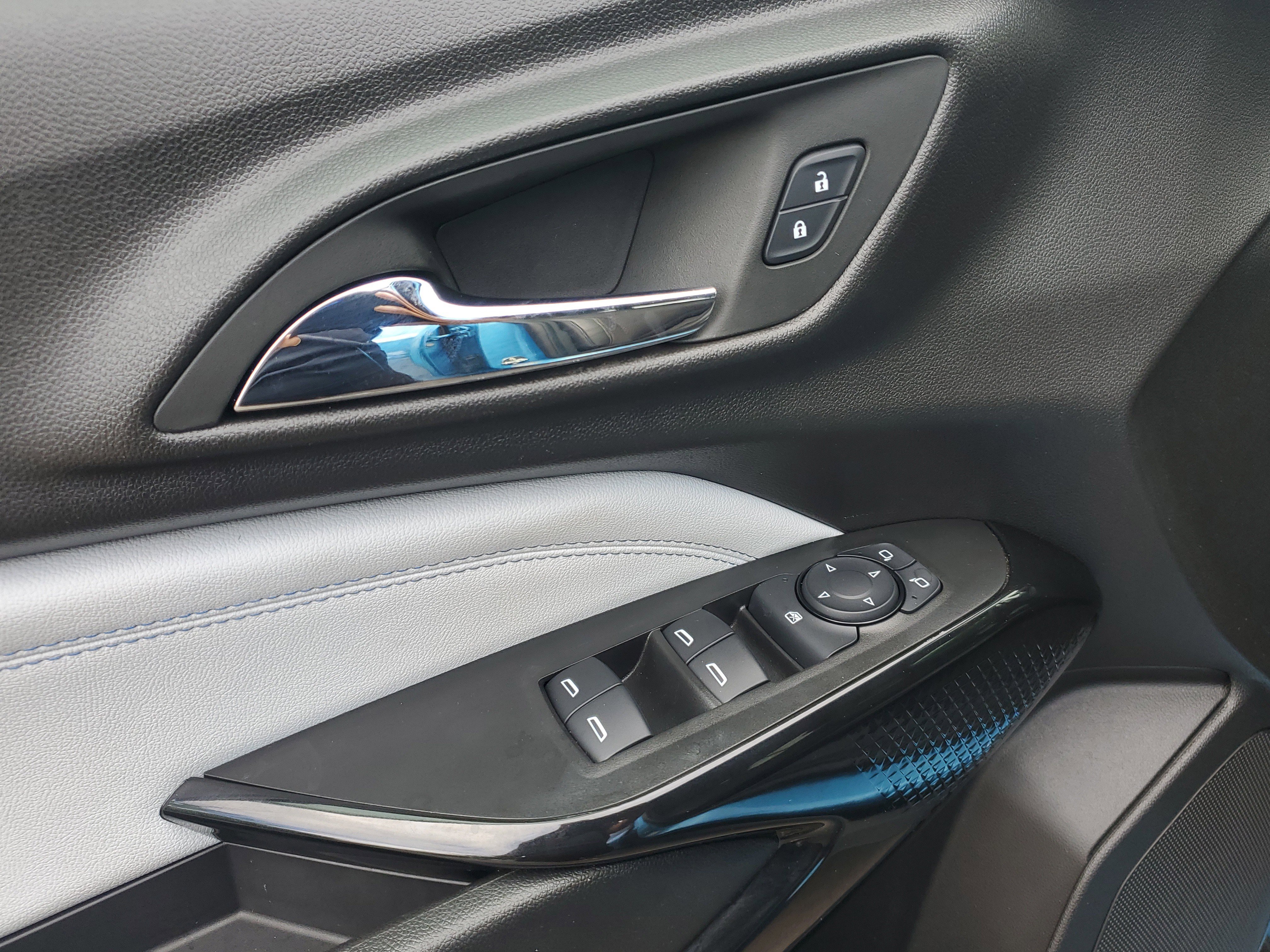 Used 2025 Chevrolet Trax LT image 9