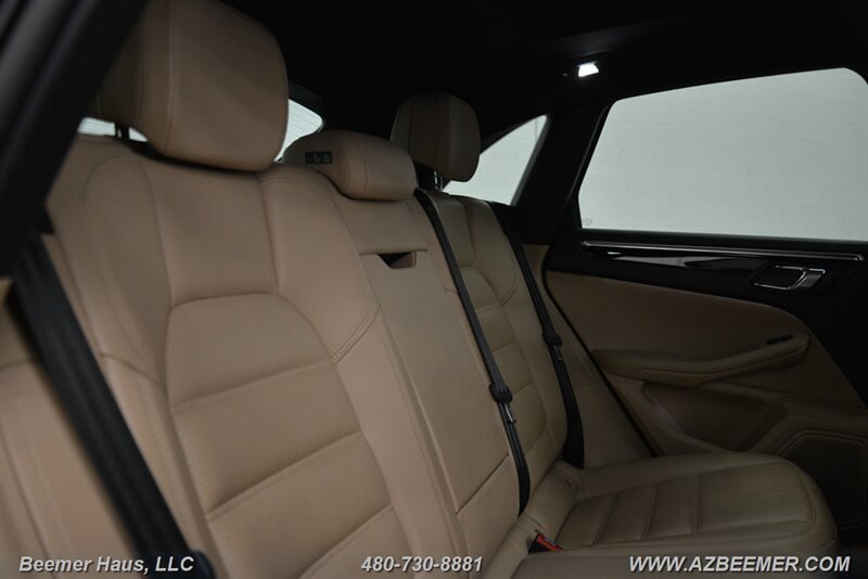 Used 2023 Porsche Macan AWD/4WD image 21