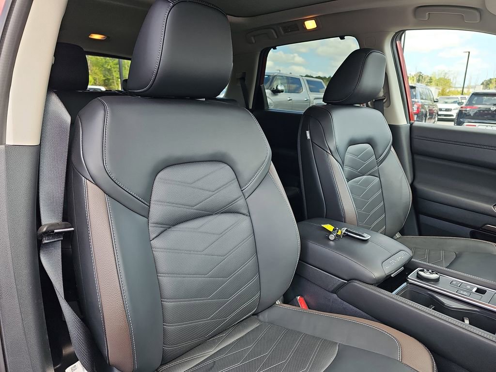Used 2024 Nissan Pathfinder Platinum w/ Cargo Package image 13