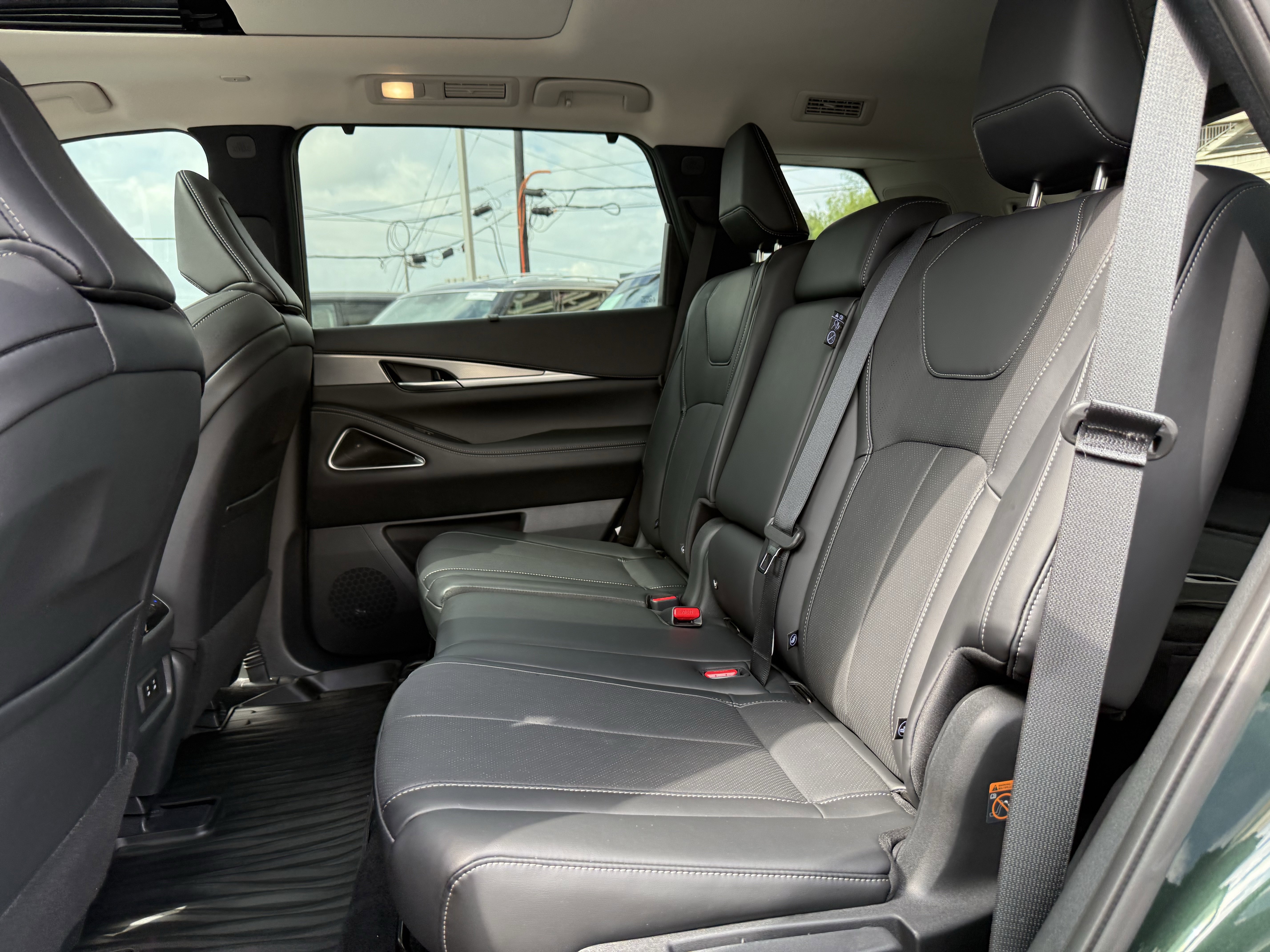 Certified 2026 INFINITI QX60 Luxe w/ Cargo Package FWD image 15