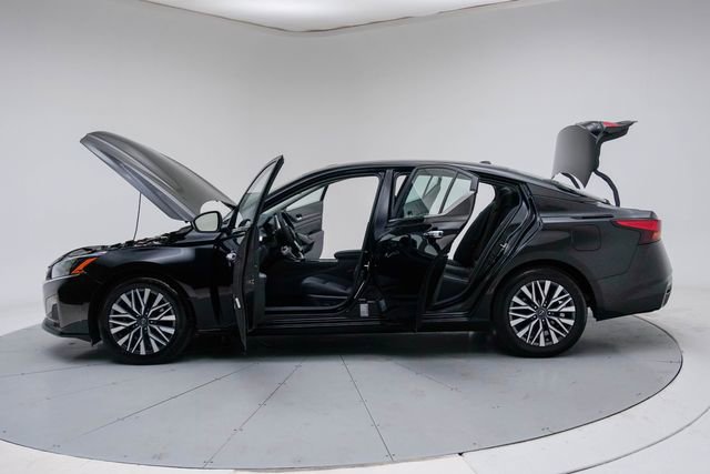 Used 2024 Nissan Altima 2.5 SV image 18