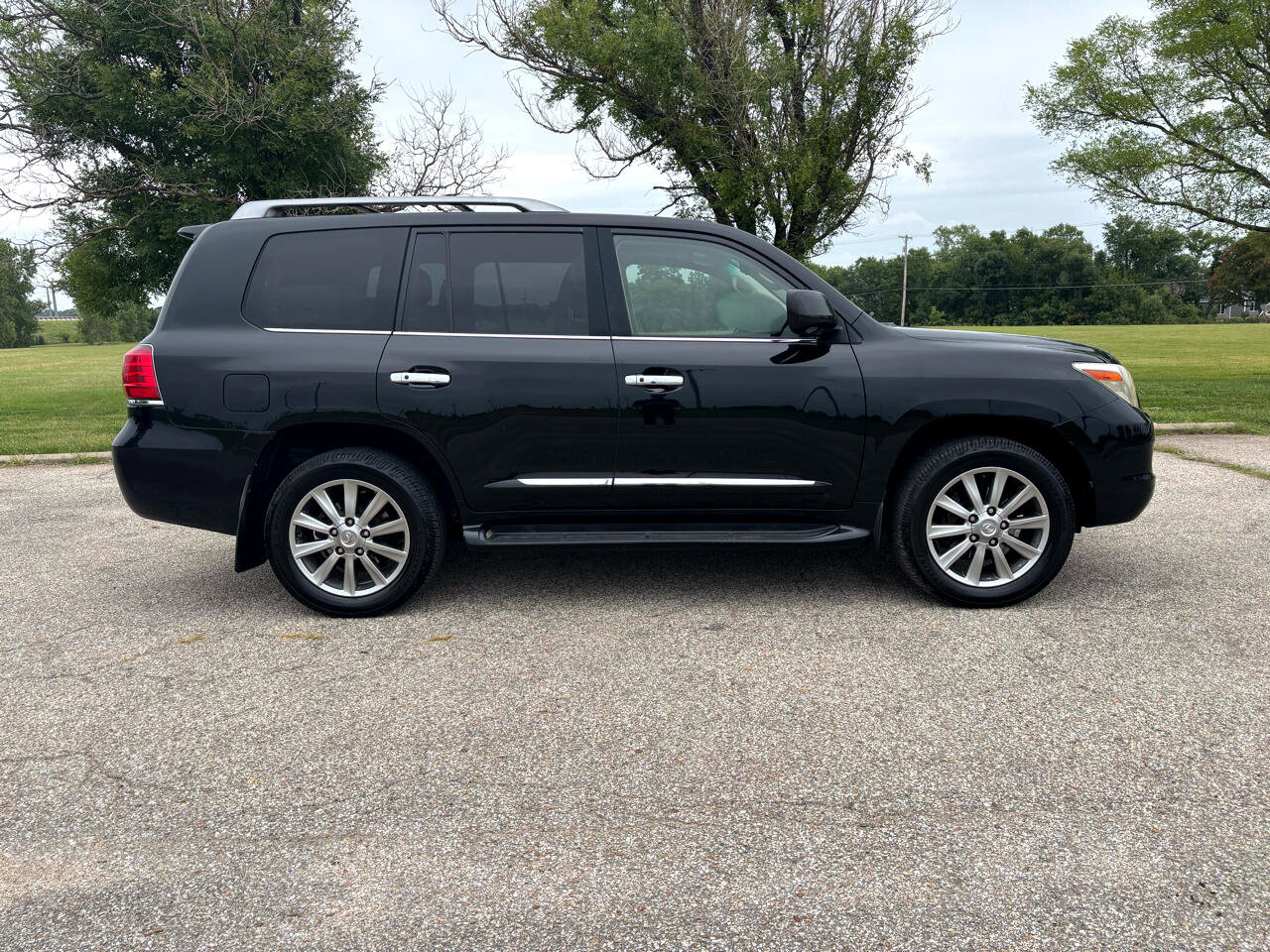 Used 2009 Lexus LX 570 4WD image 25