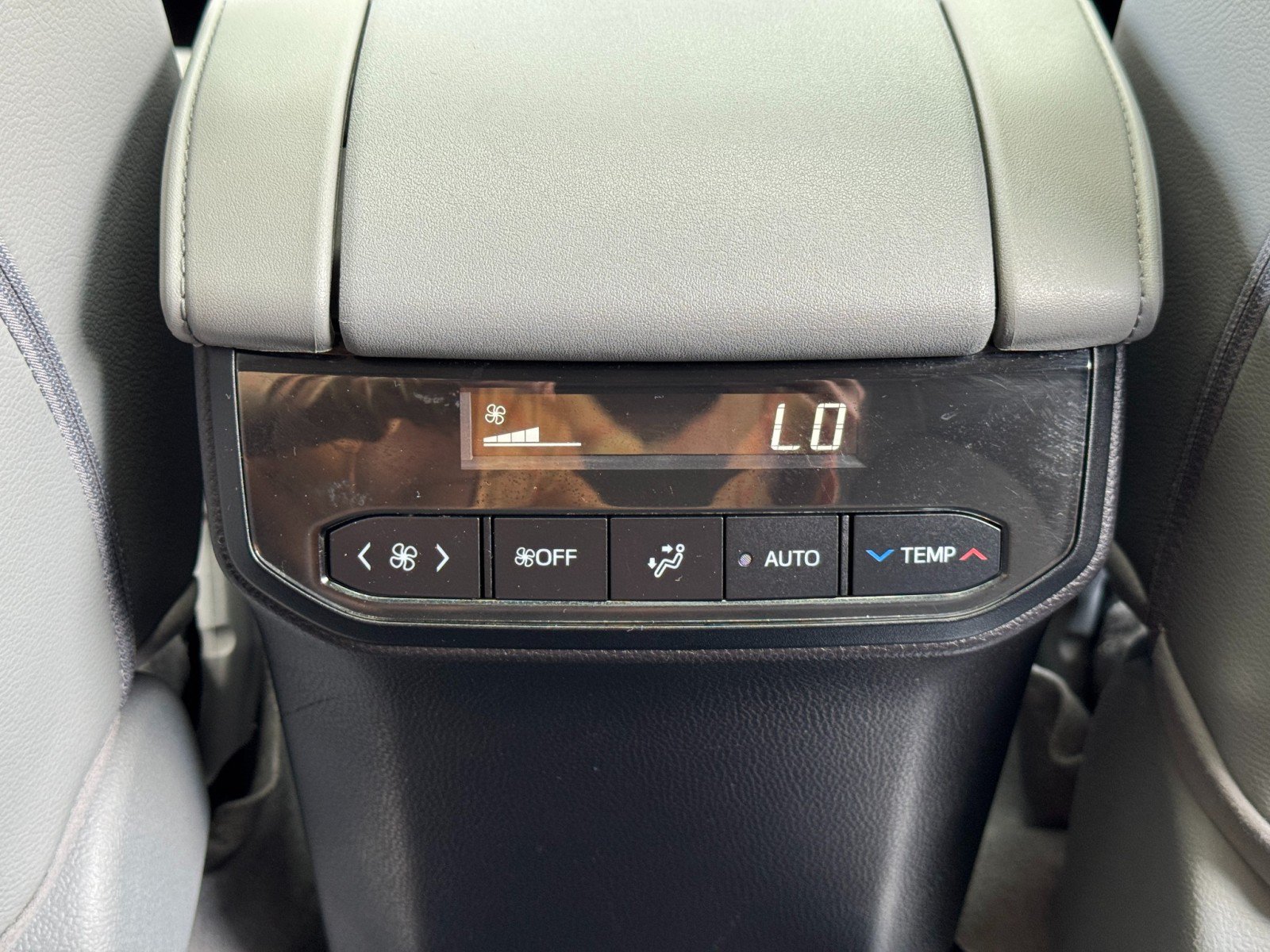 Used 2020 Toyota Highlander Limited FWD image 35