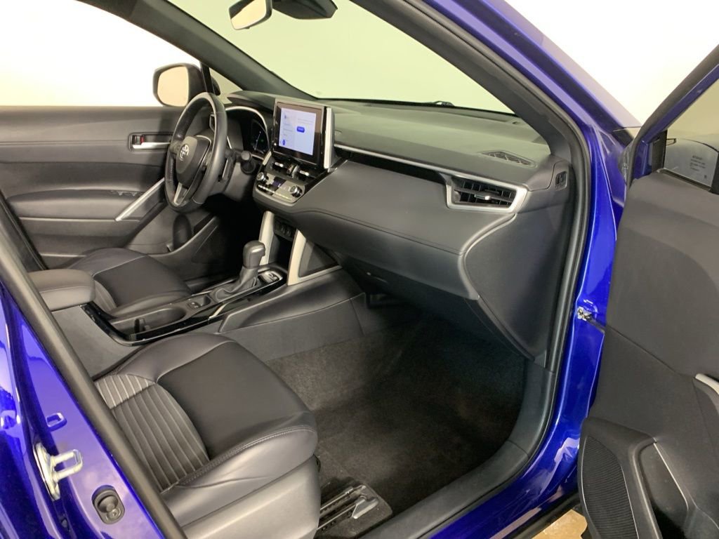 Used 2023 Toyota Corolla Cross XSE w/ Convenience Package image 37