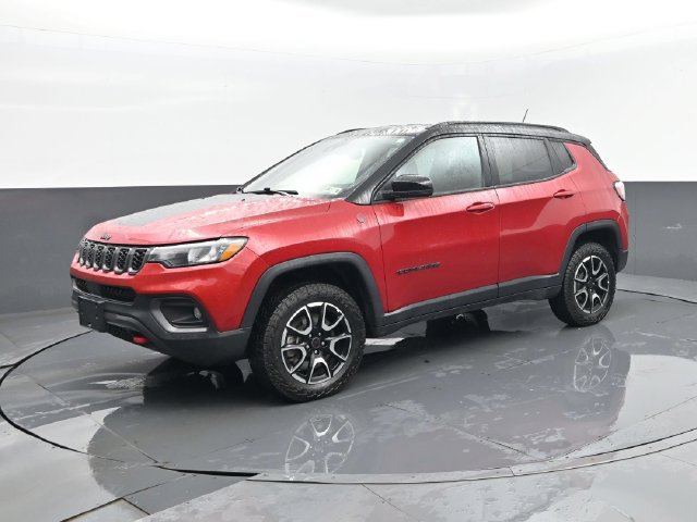 Used 2025 Jeep Compass Trailhawk AWD/4WD image 1