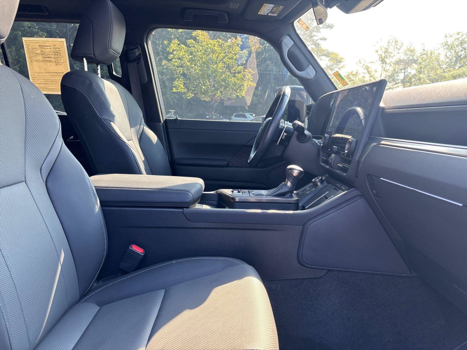 Used 2024 Lexus GX 550 w/ Accessory Package (31) AWD/4WD image 40