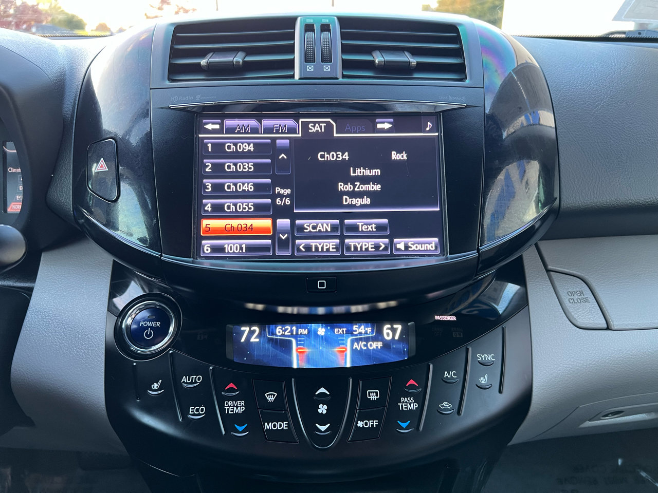 Used 2014 Toyota RAV4 EV image 19