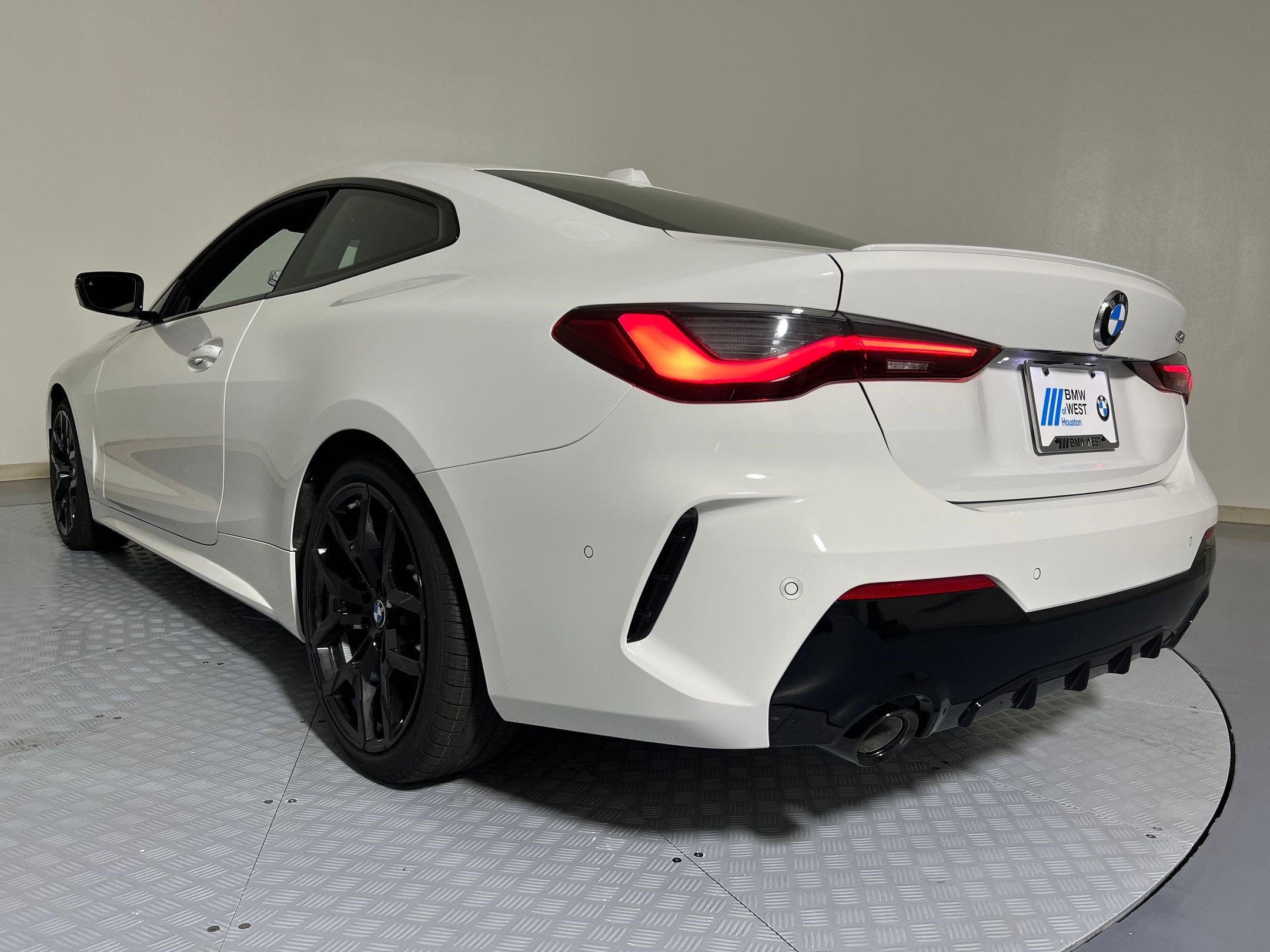 New 2026 BMW 430i Coupe w/ M Sport Package image 3