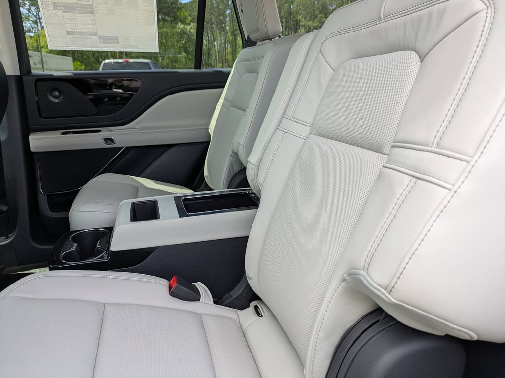 New 2026 Lincoln Aviator Reserve w/ Illumination Package RWD image 17