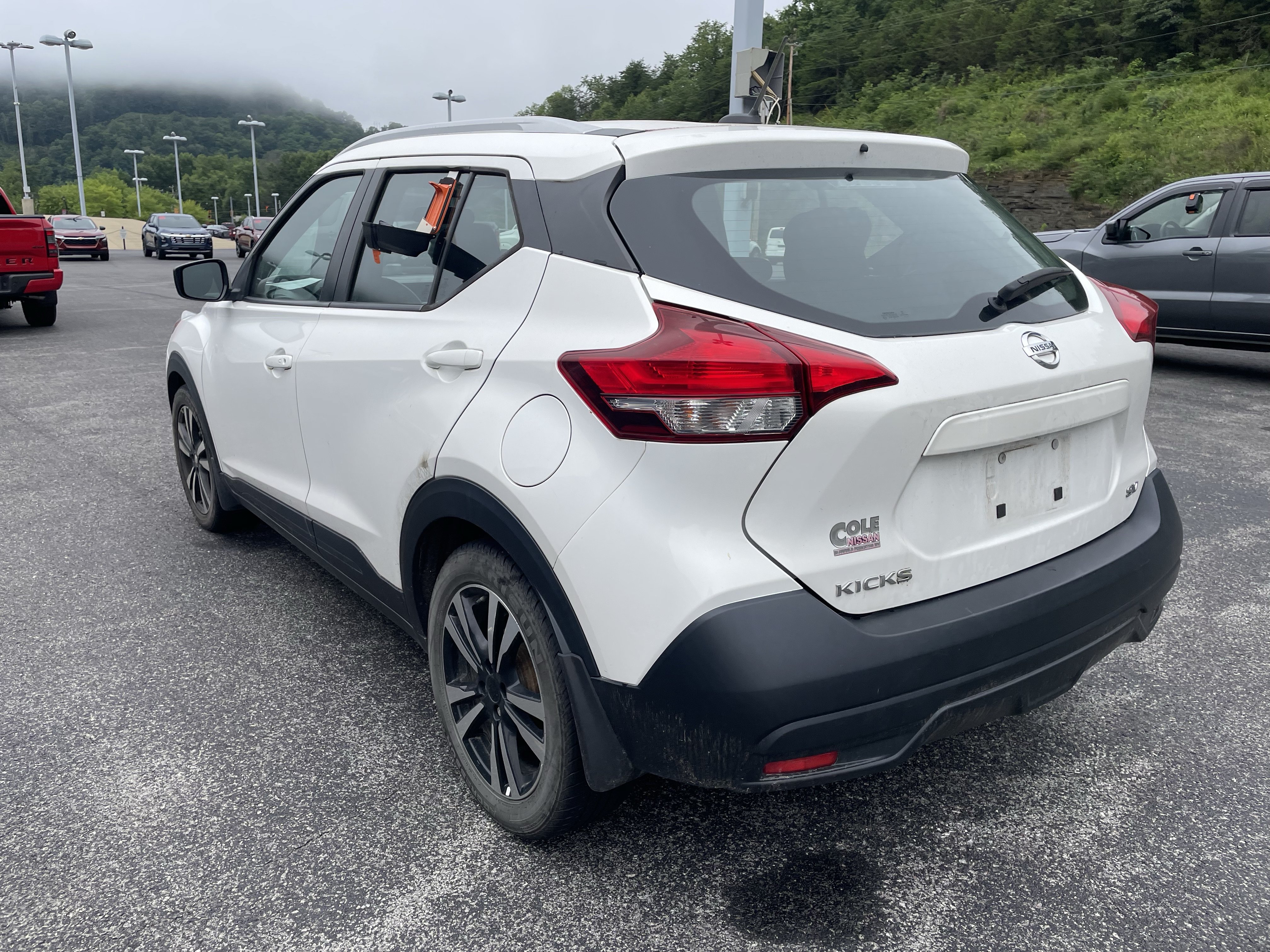 Used 2019 Nissan Kicks SV FWD image 4
