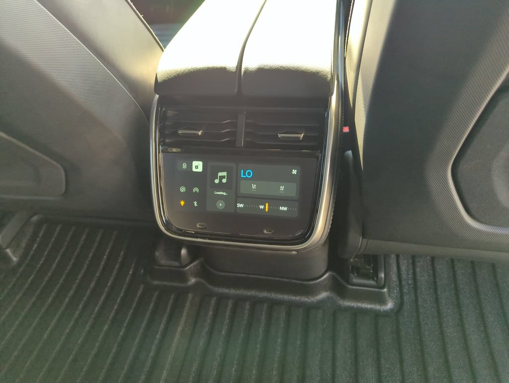 Used 2024 Rivian R1S Adventure Dual AWD/4WD image 32
