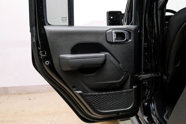 Used 2025 Jeep Gladiator Rubicon w/ Safety Group AWD/4WD image 86