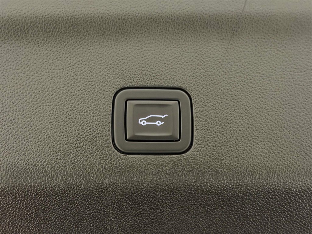 Used 2023 GMC Yukon SLT image 11