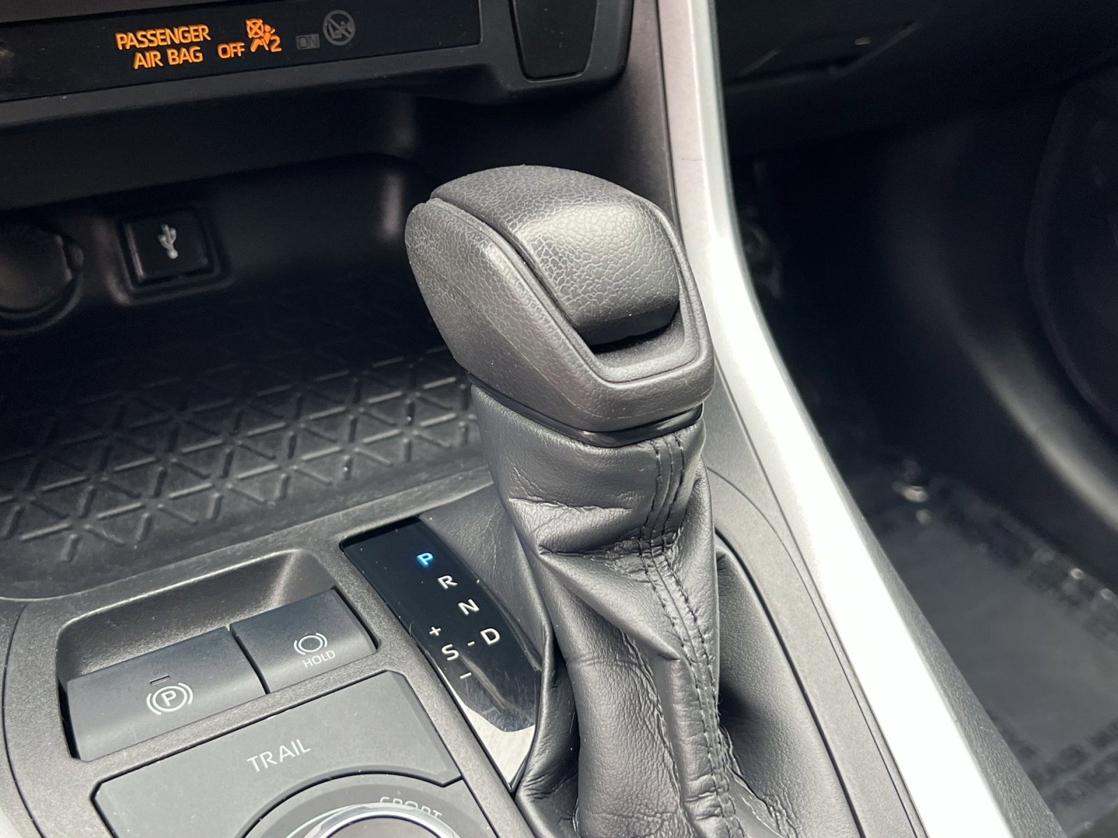 Used 2021 Toyota RAV4 XLE image 19