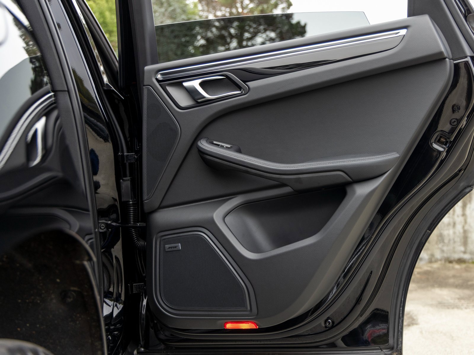 Certified 2025 Porsche Macan image 41