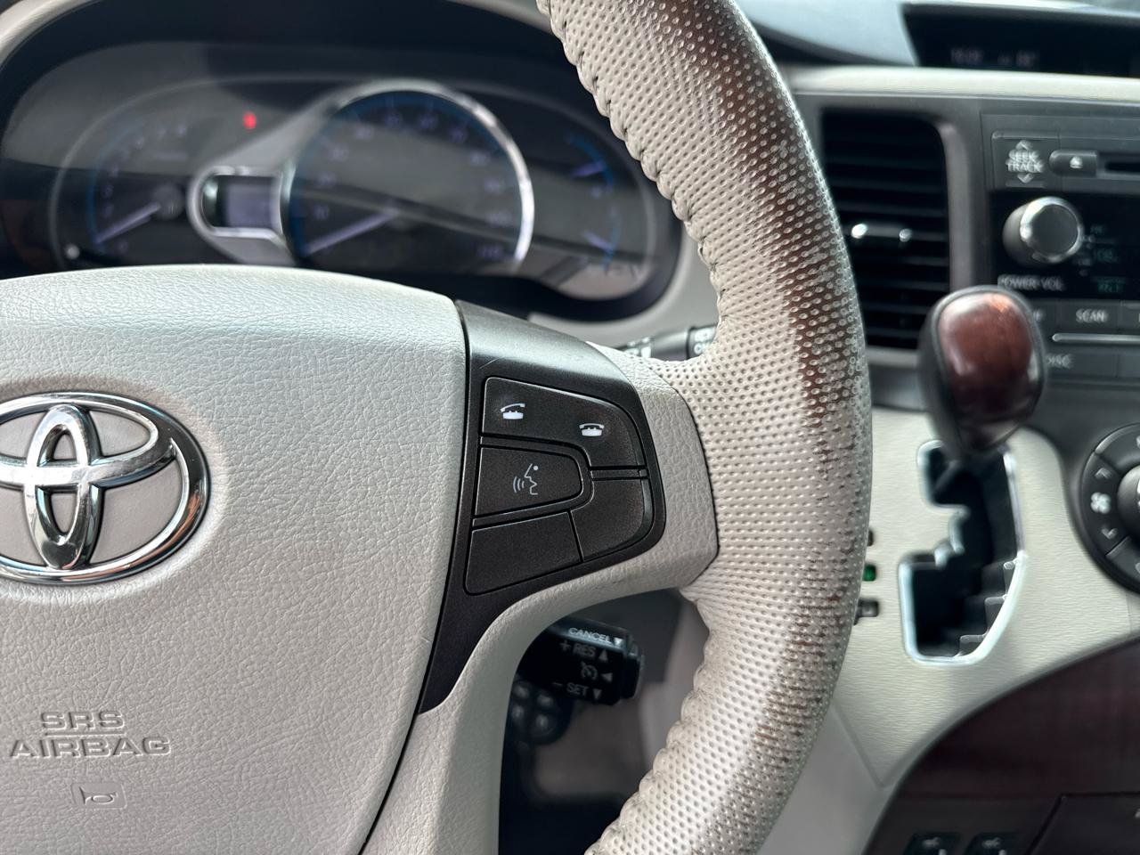 Used 2013 Toyota Sienna XLE FWD image 18