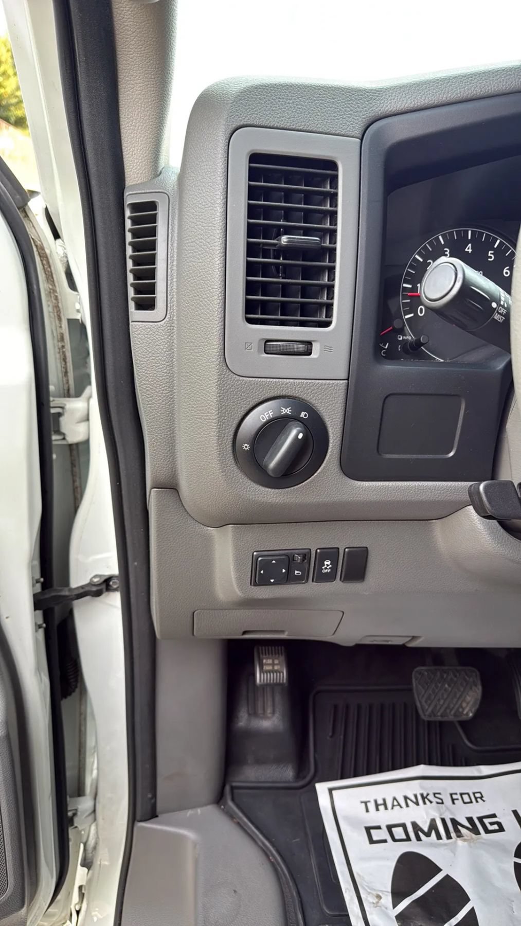 Used 2014 Nissan NV 2500 SV w/ Side & Curtain Airbag Package RWD image 9
