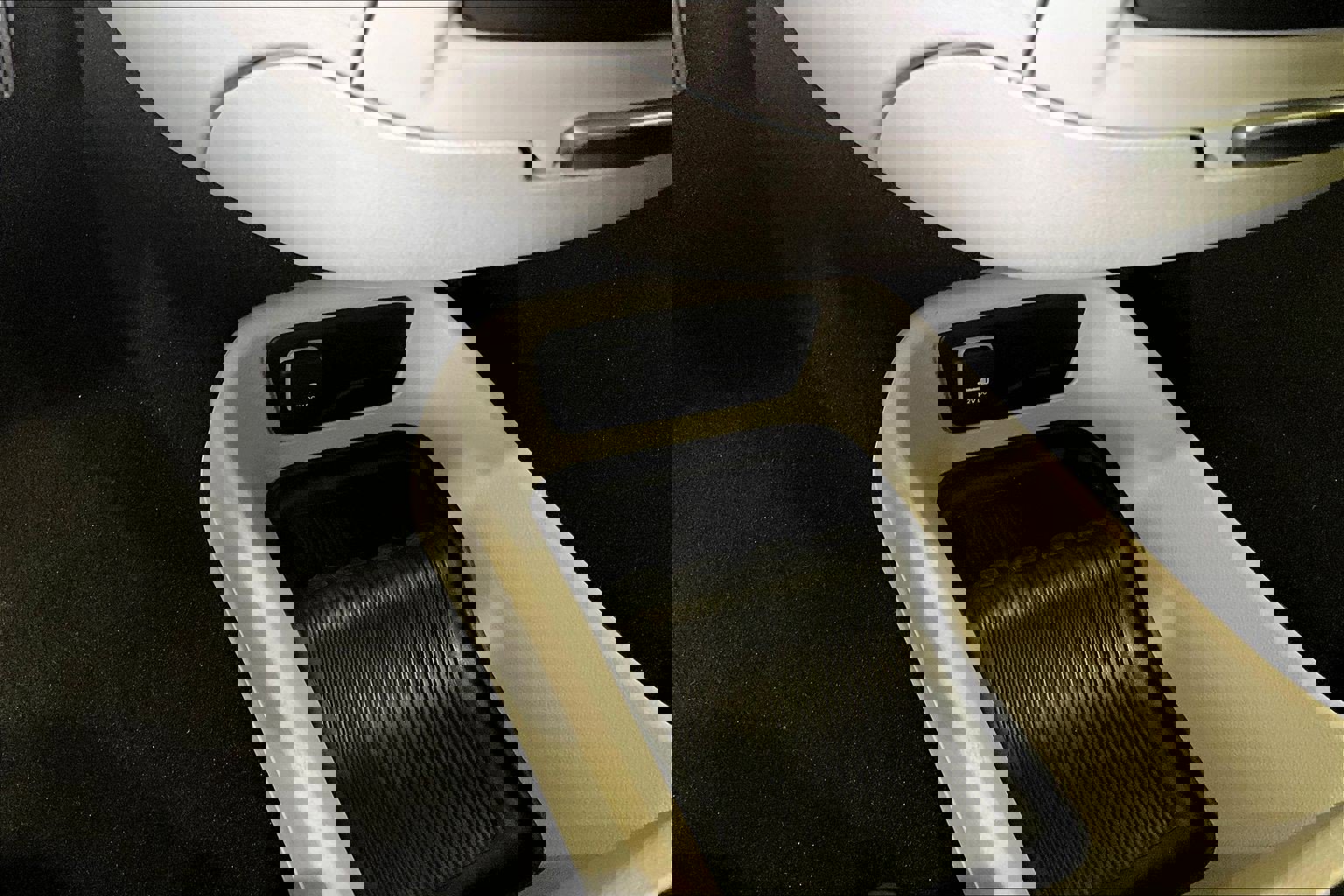 Used 2024 Chrysler Pacifica Select image 16